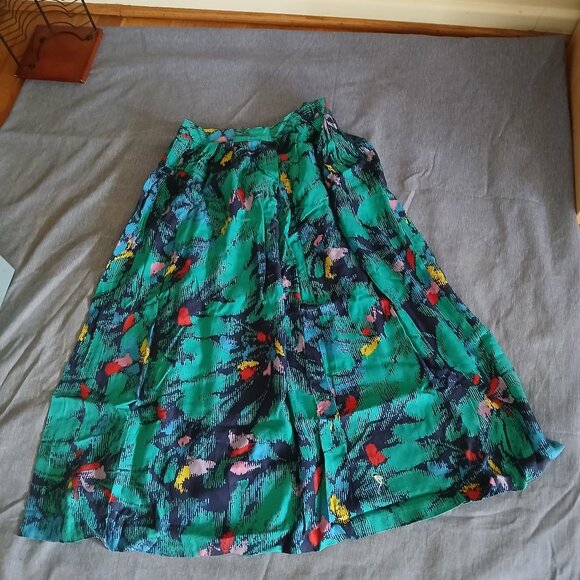 Women Intentions  Floral design Skirt size 10 100% Rayon - Picture 1 of 3
